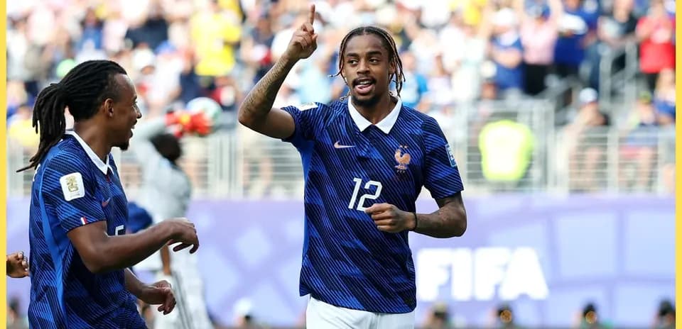 Jugador de Francia celebrando un gol en el partido