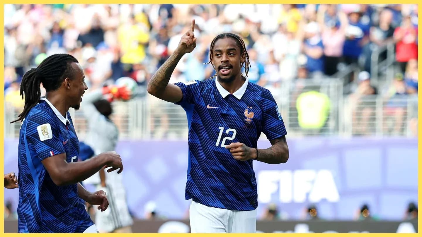 Jugador de Francia celebrando un gol en el partido