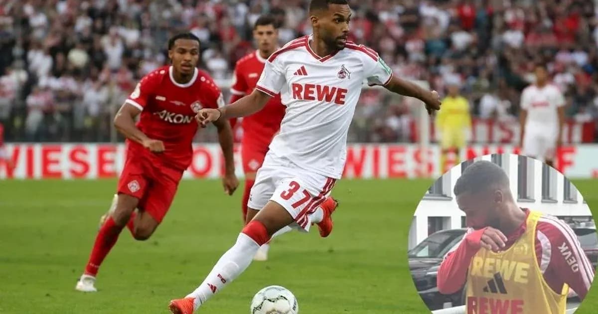 Jugador del FC Köln corriendo con el balón en un partido