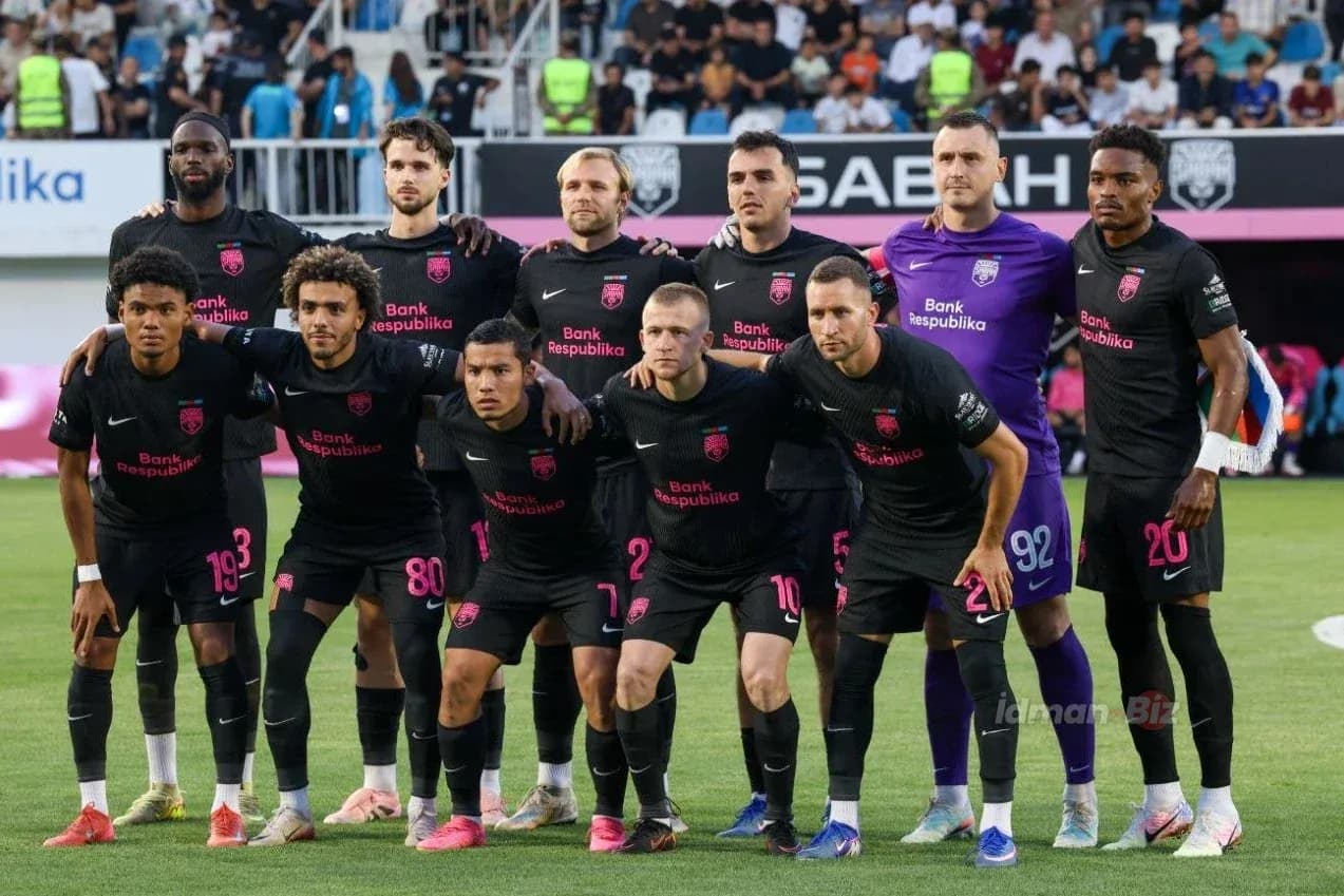 Equipo de Sabah FA posando antes del partido