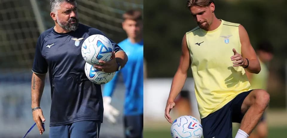 Entrenador y jugador entrenando con balón en campo