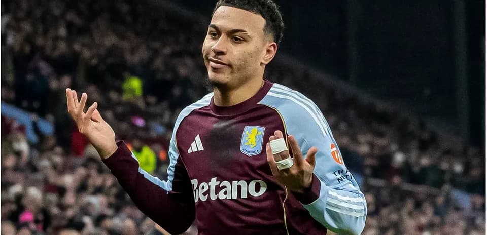 Jugador de Aston Villa mostrando gesto de confusión