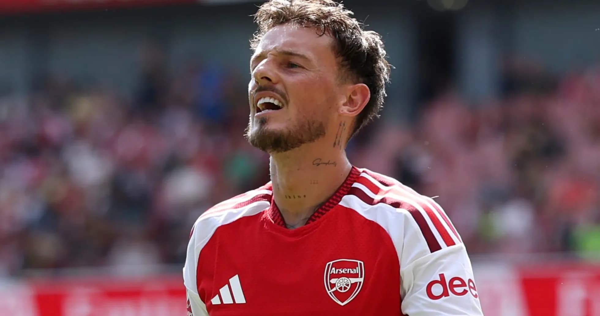 Jugador de Arsenal en acción durante el partido