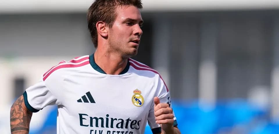 Jugador de Real Madrid corriendo en entrenamiento