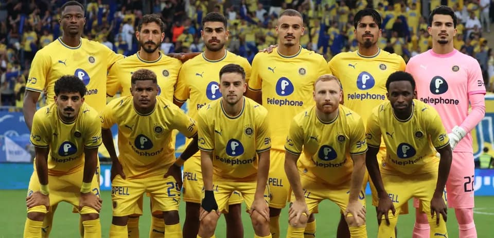 Jugadores de Maccabi Tel Aviv en alineación