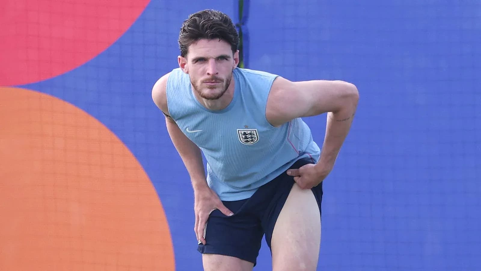 Jugador de Inglaterra estirando en entrenamiento
