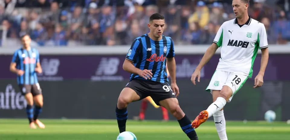 Jugadores de Atalanta y Sassuolo en acción