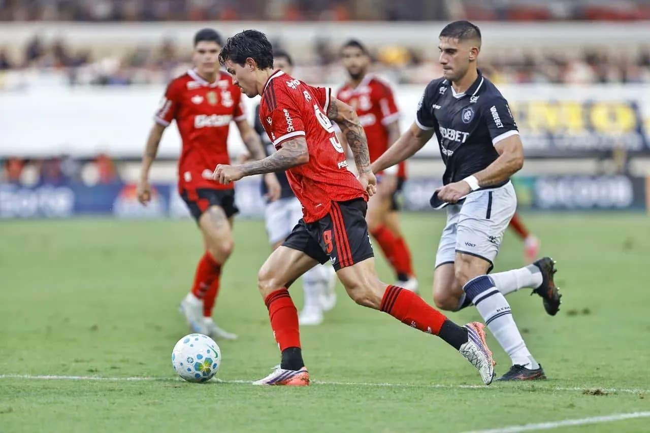 Jugador de Remo en acción durante el partido