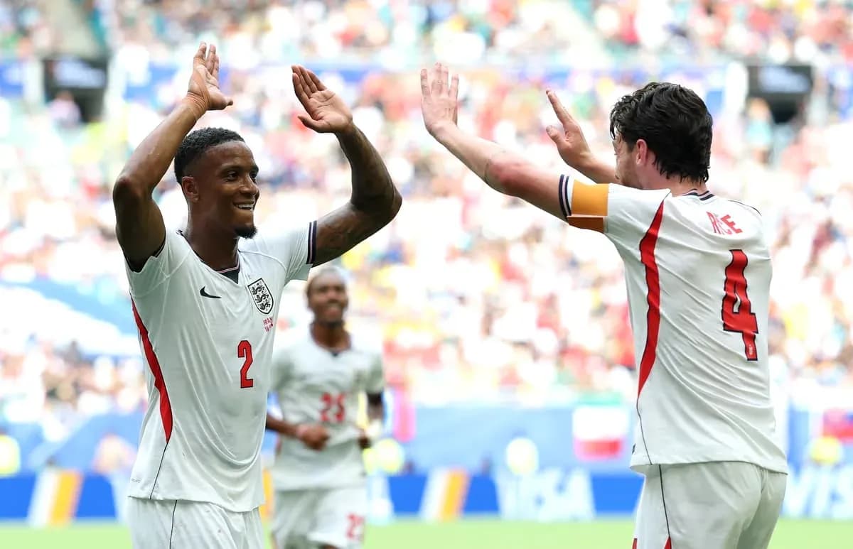 Jugadores de Inglaterra celebrando durante un partido