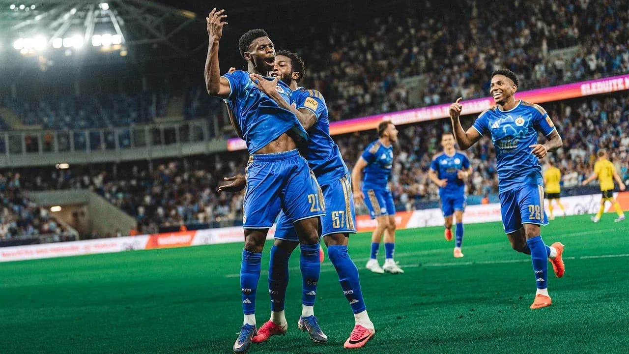 Jugadores de Celje celebrando un gol