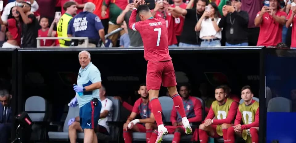 Cristiano Ronaldo celebrando frente a la afición