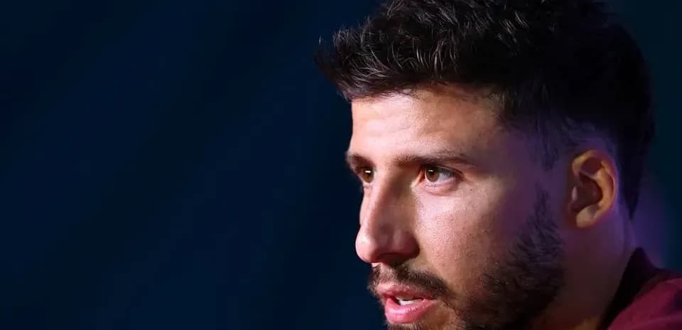 Jugador hablando durante una conferencia de prensa