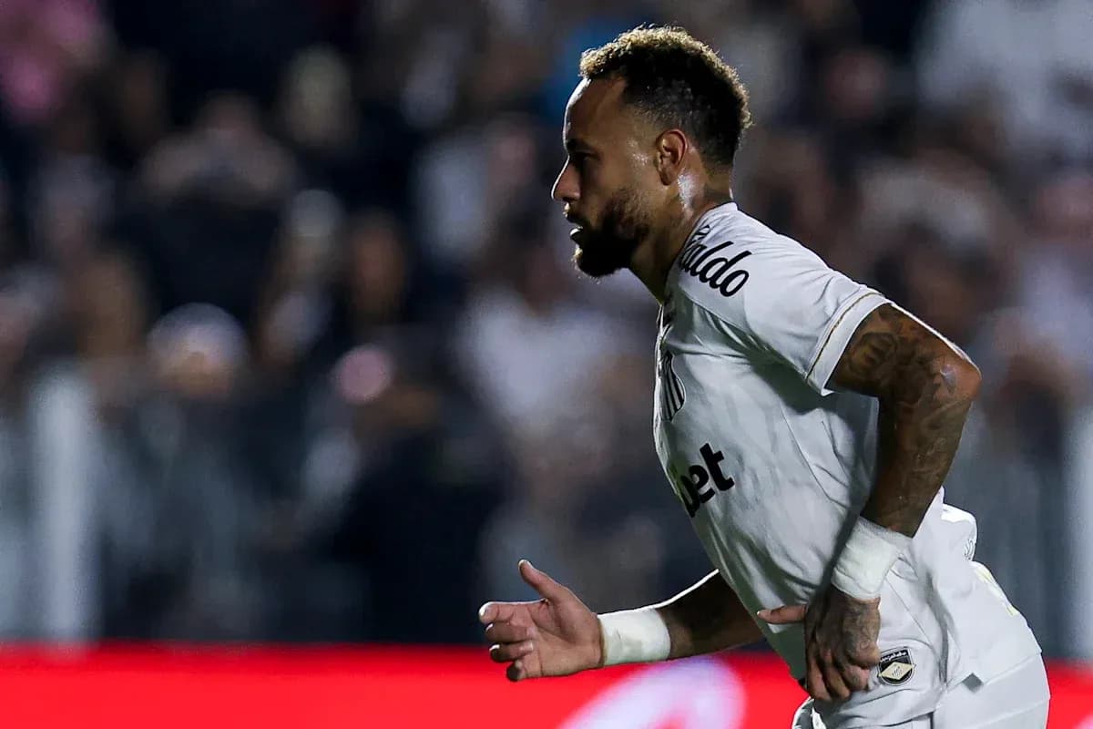 Jugador corriendo en el campo durante un partido