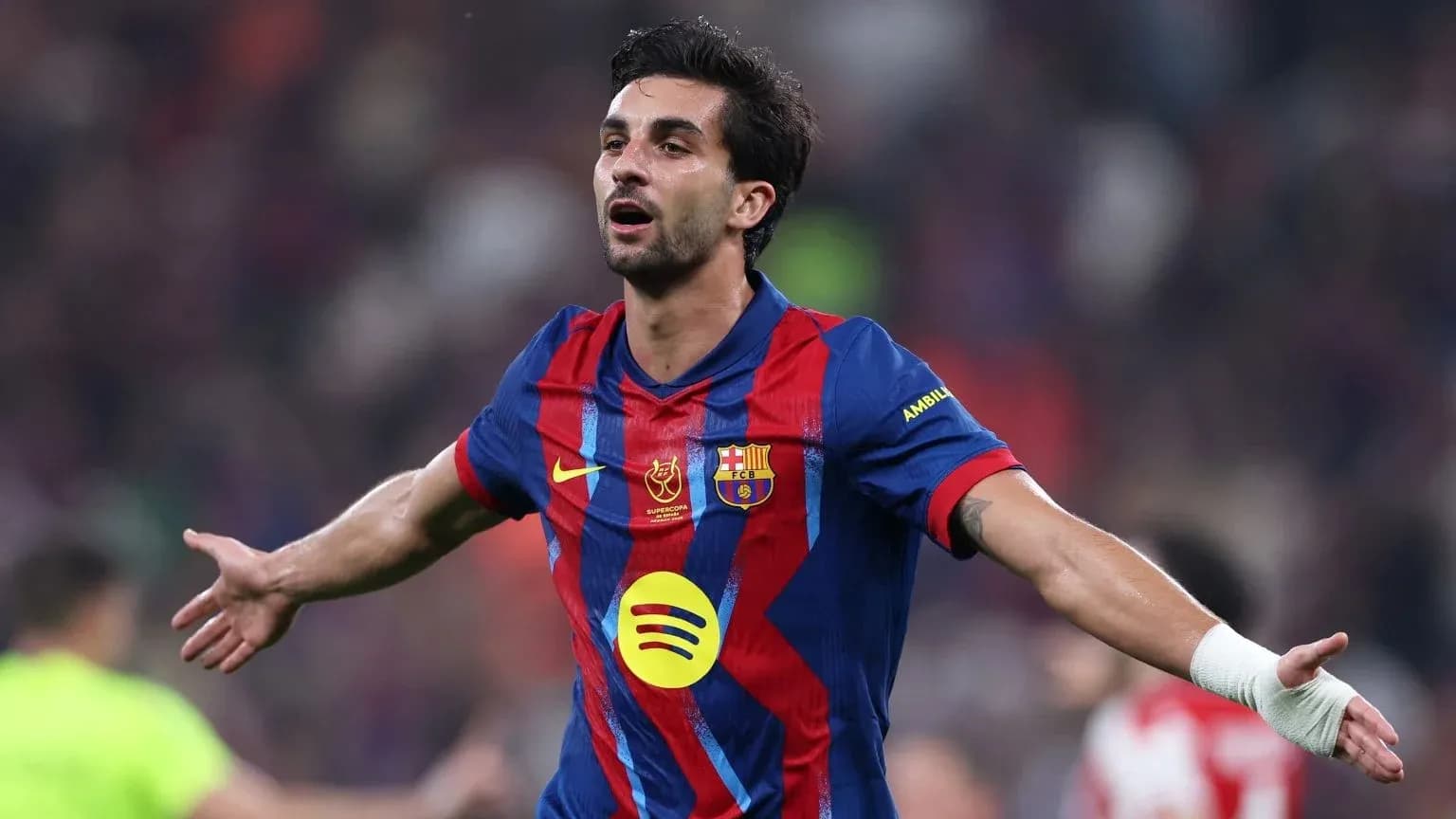 Jugador de Barcelona celebrando un gol en el campo