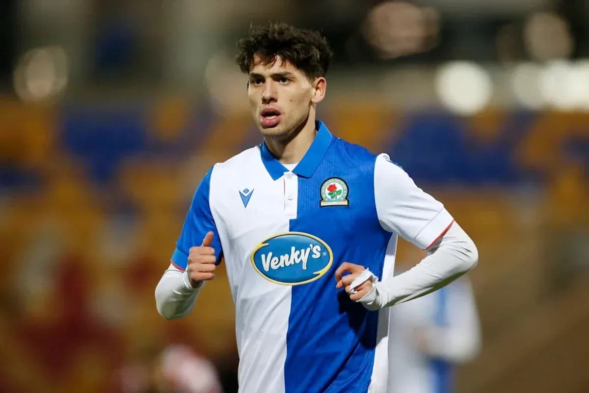 Jugador de Blackburn Rovers en acción durante el partido