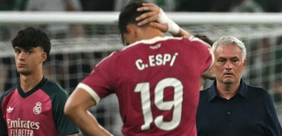 Jugador de Real Madrid con camiseta 19, José Mourinho