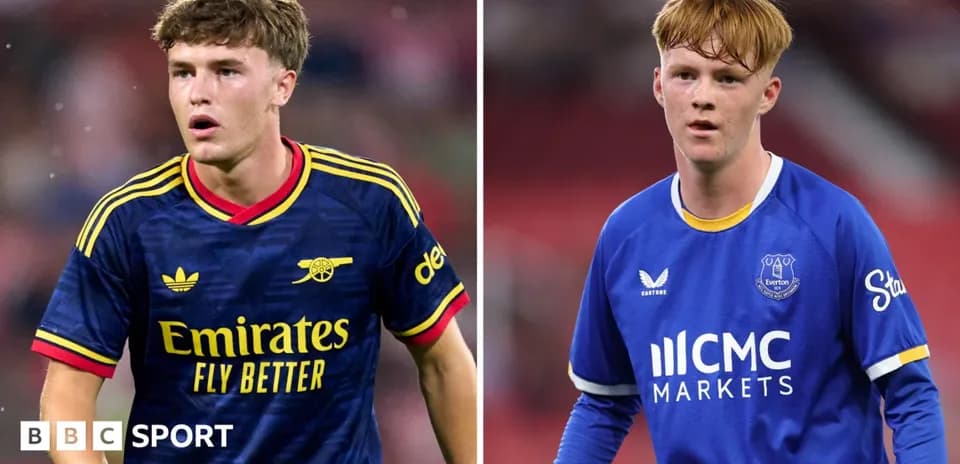 Jugadores de Arsenal y Everton en la cancha