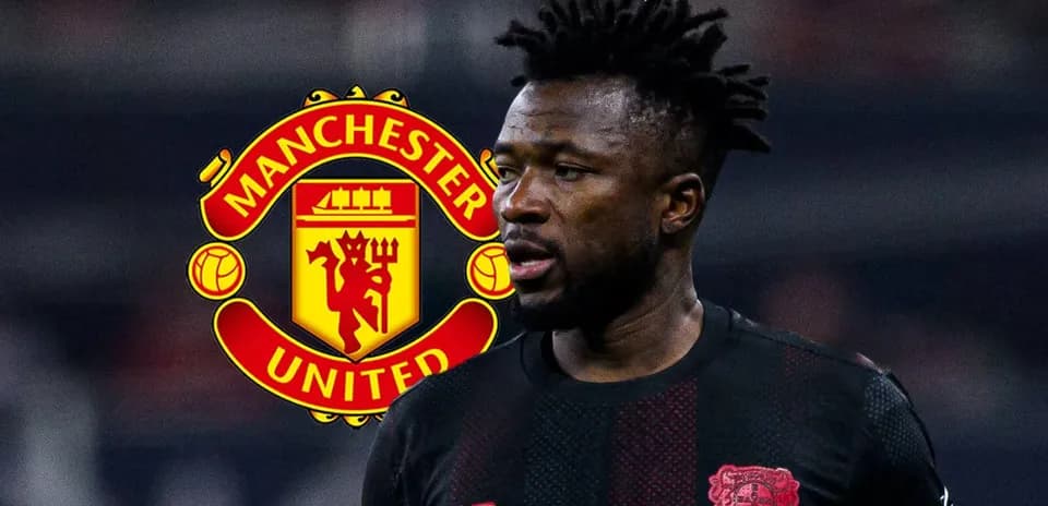Jugador de fútbol con logo de Manchester United detrás