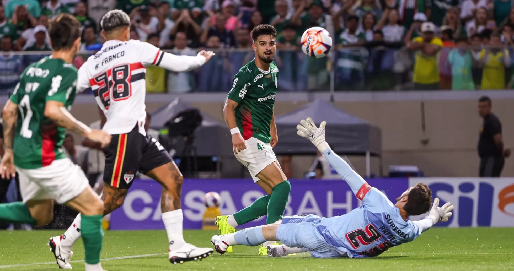 Gol de Palmeiras contra Sao Paulo en Serie A