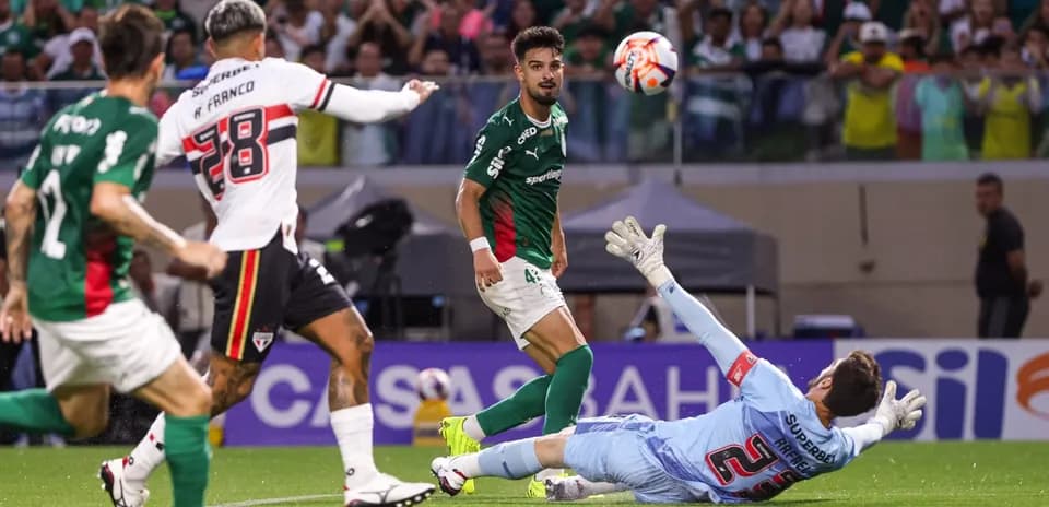 Gol de Palmeiras contra Sao Paulo en Serie A
