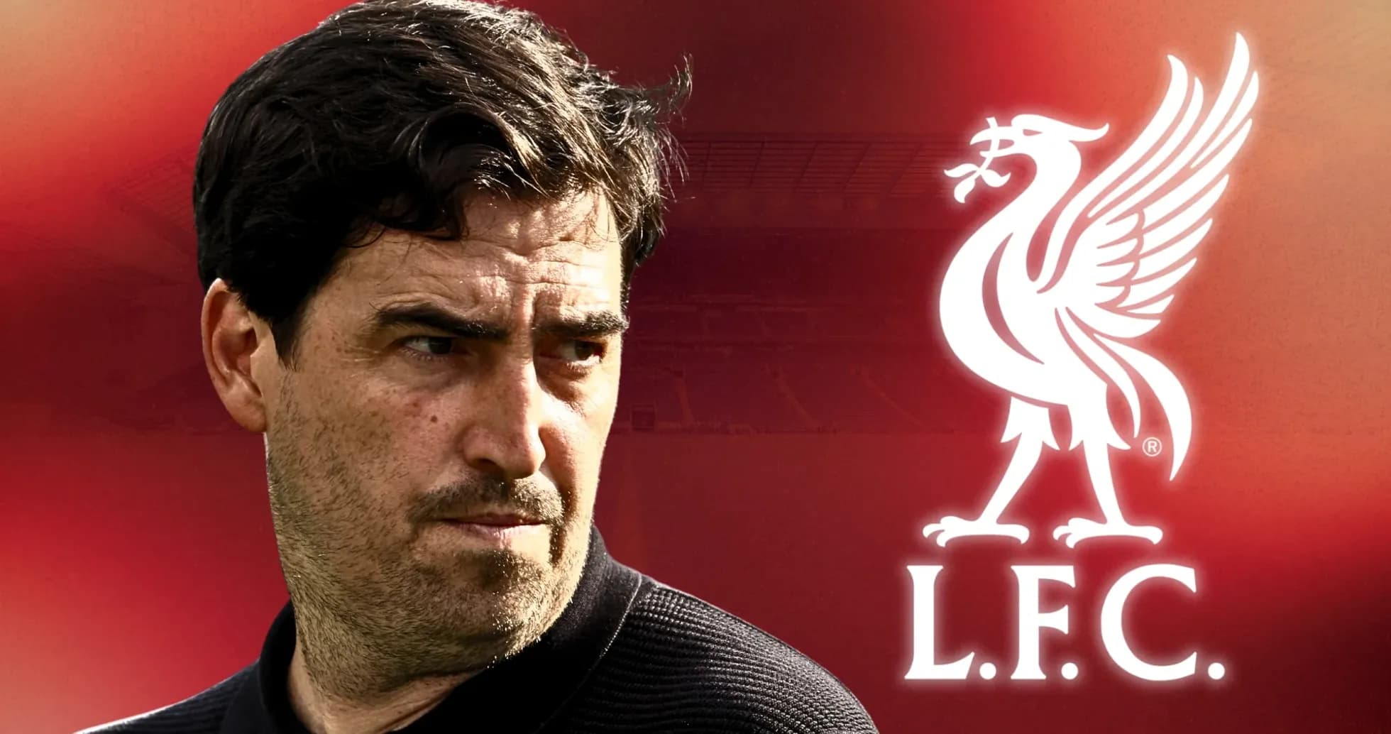 Entrenador en primer plano con logo de Liverpool