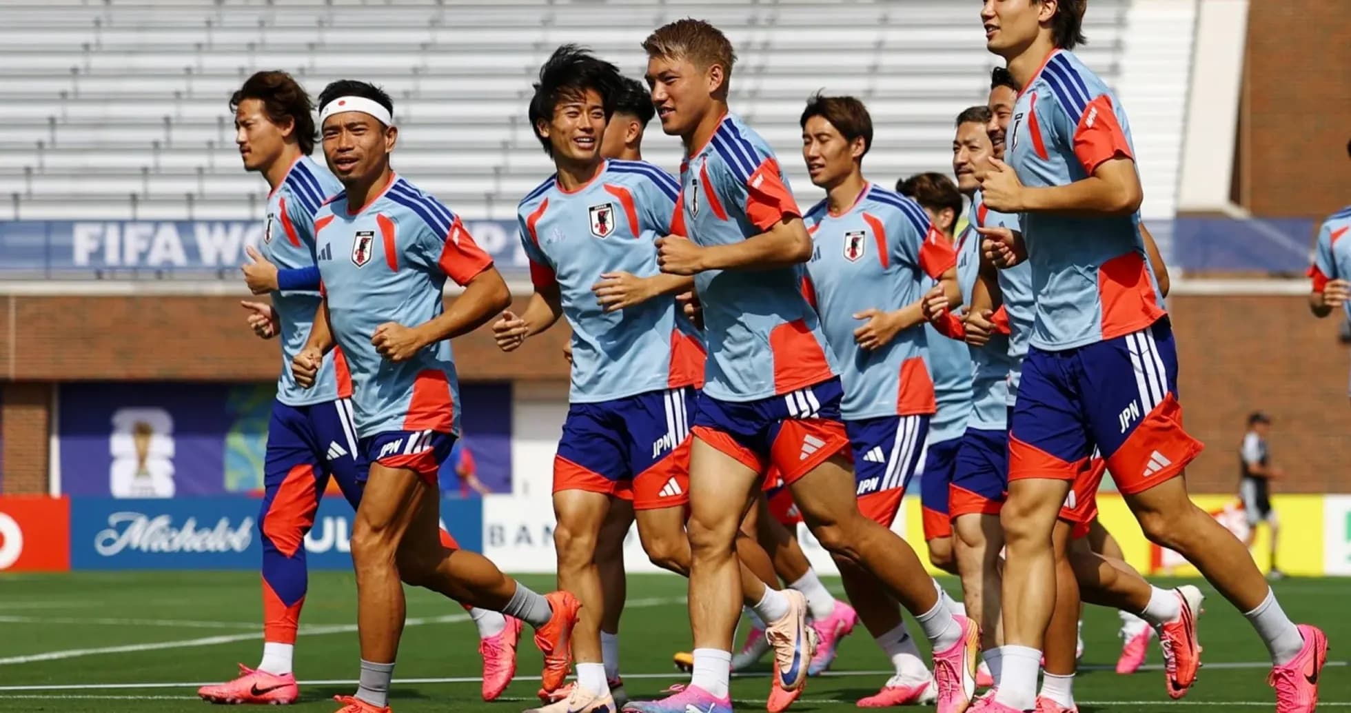 Jugadores de Japón corriendo durante entrenamiento