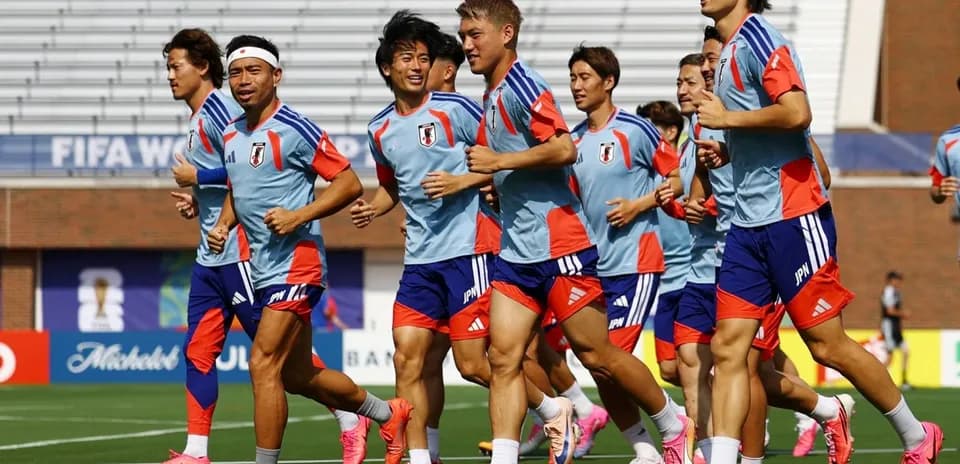 Jugadores de Japón corriendo durante entrenamiento