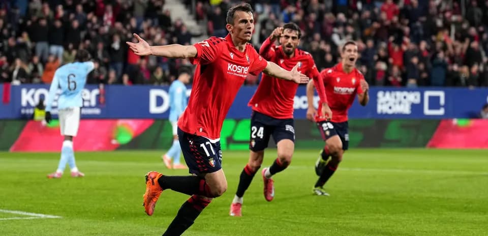 Jugador de Osasuna celebra un gol en La Liga