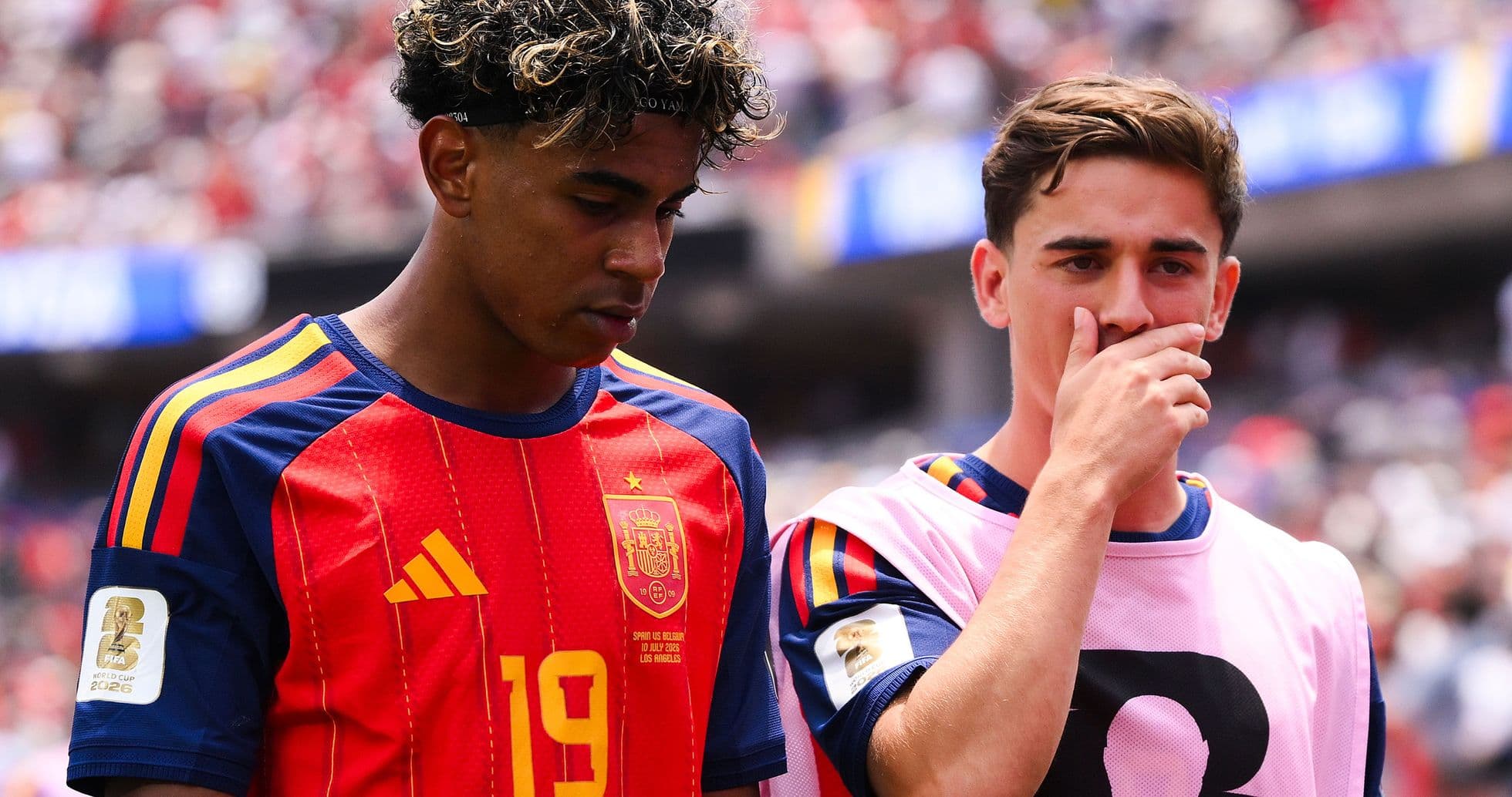 Jugadores de España en el campo durante partido