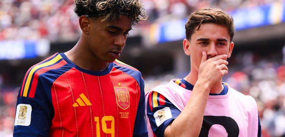 Jugadores de España en el campo durante partido