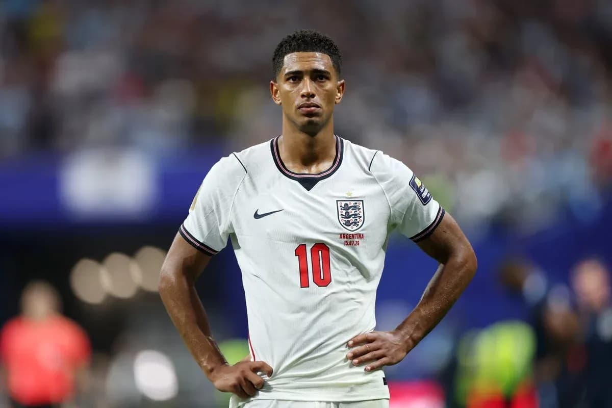 Jugador de Inglaterra con camiseta número 10 en el campo