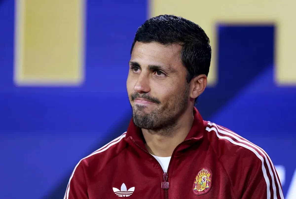 Jugador de fútbol en conferencia de prensa