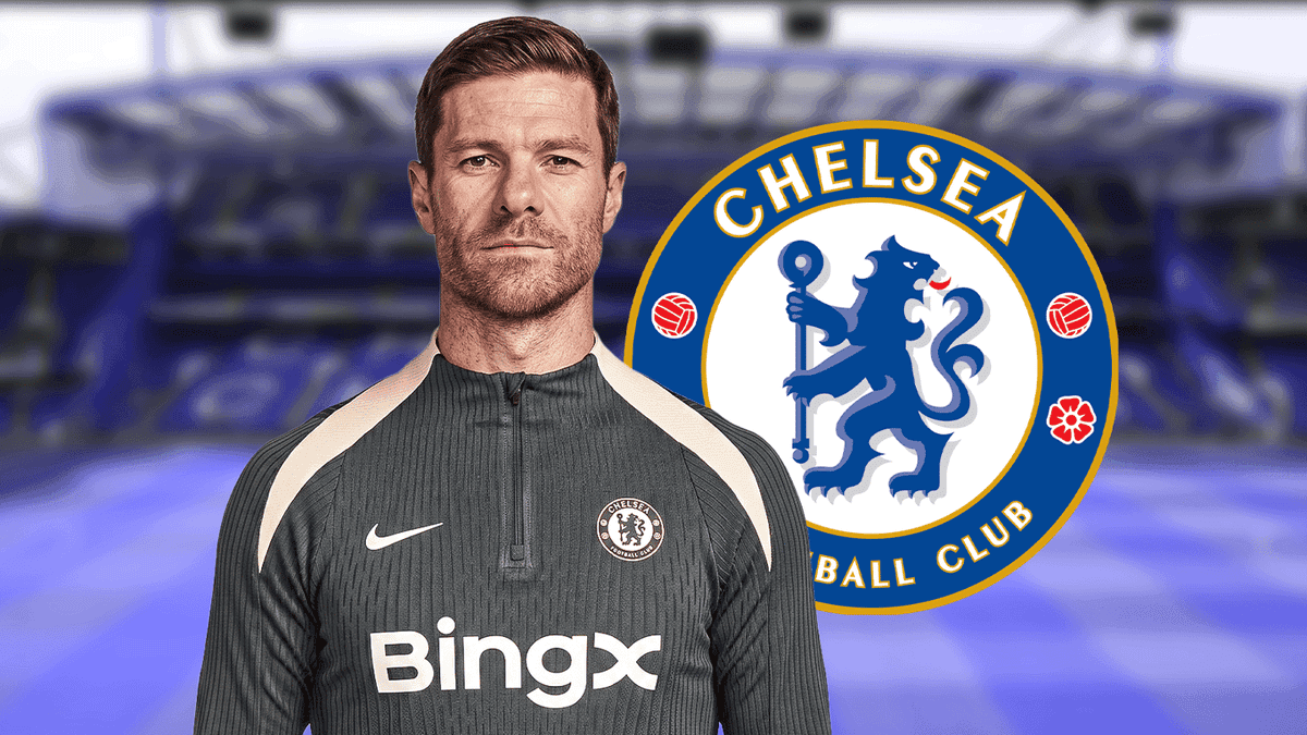 Entrenador de Chelsea con logo del club detrás