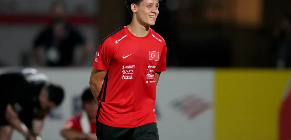 Jugador de Turquía sonriendo durante el entrenamiento