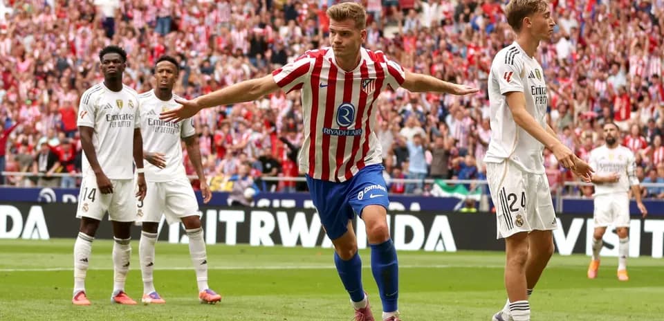 Jugador de Atlético de Madrid celebra un gol