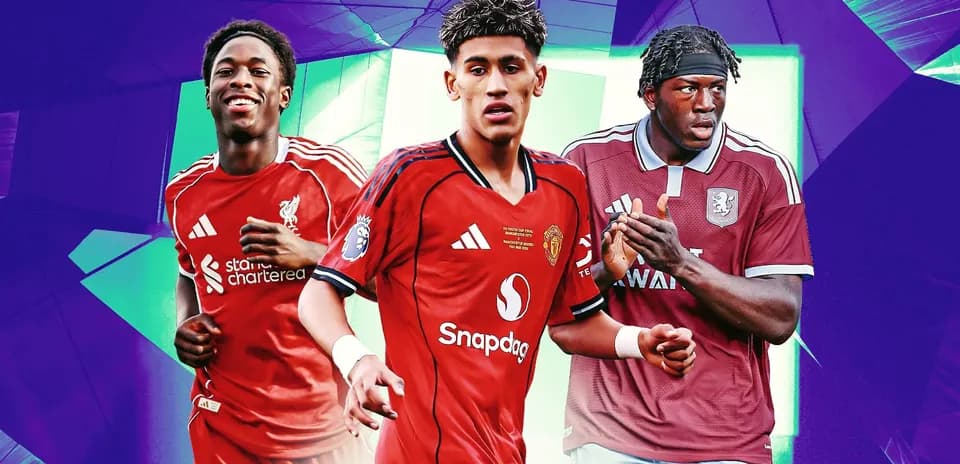 Tres jugadores de fútbol en camisetas de sus equipos