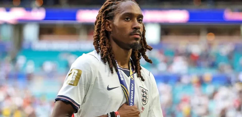 Jugador de Inglaterra con medalla en el campo