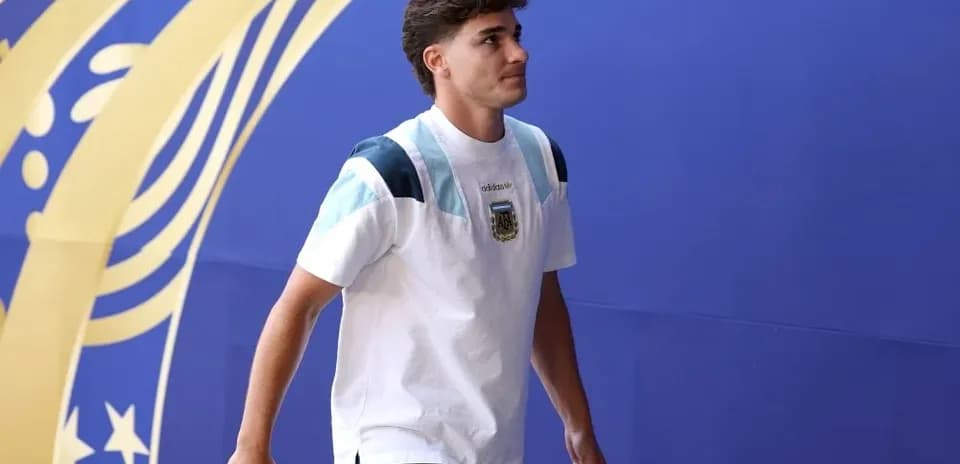 Jugador ingresando a la sala de prensa