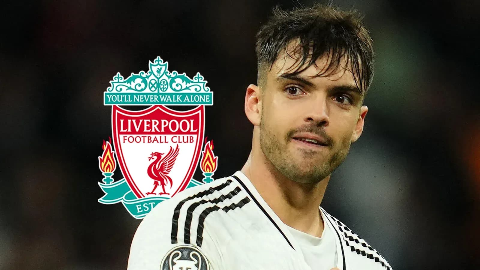 Jugador de fútbol con el escudo de Liverpool