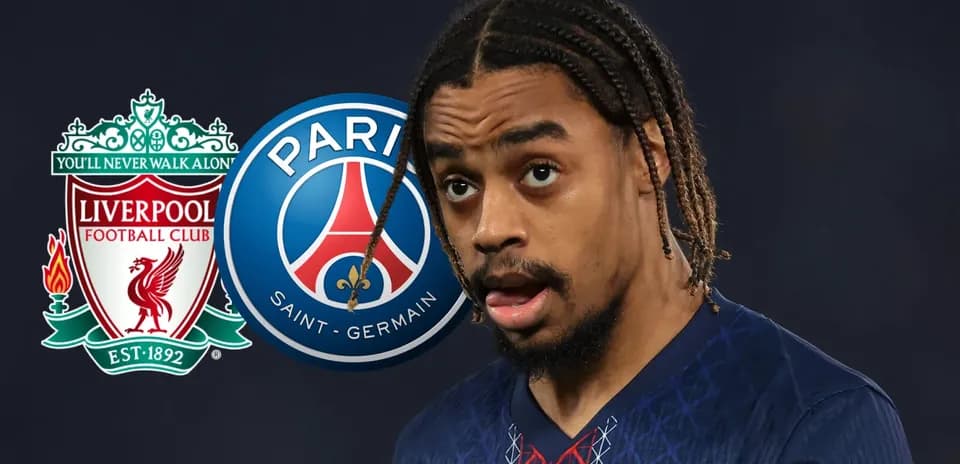 Jugador de PSG con logos de Liverpool y PSG