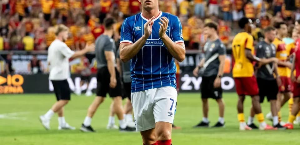 Jugador de Rangers aplaudiendo tras el partido