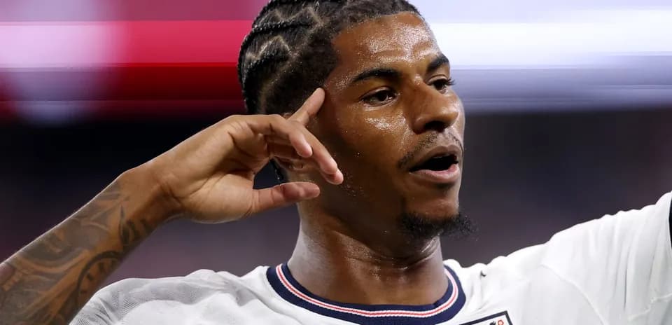 Jugador celebrando con gesto de la mano