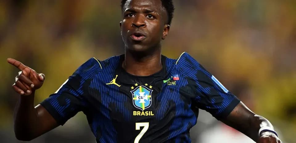 Jugador brasileño señalando durante un partido