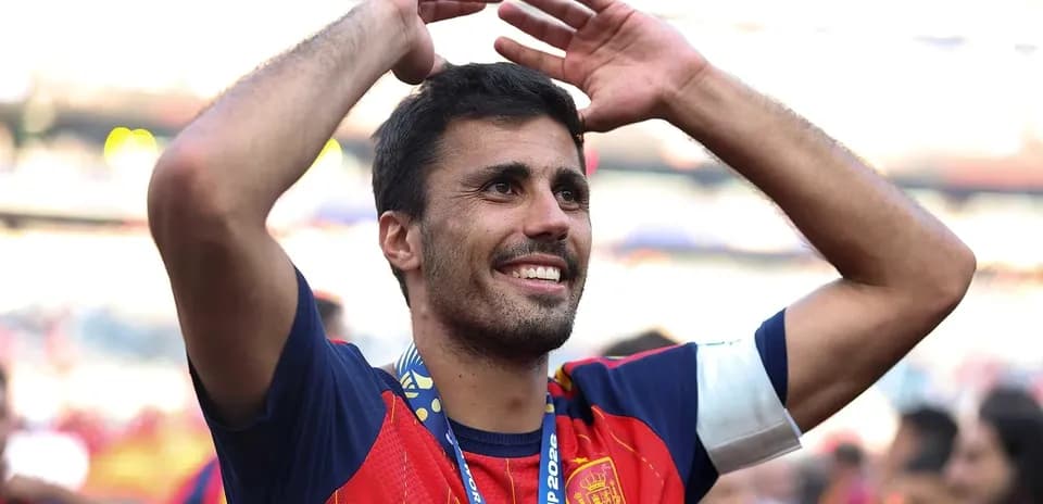 Jugador celebrando con medalla tras el partido