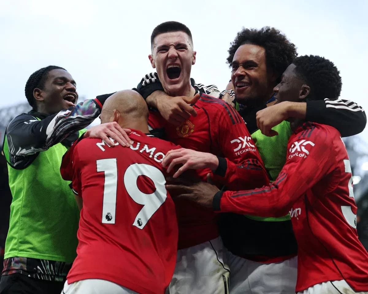 Jugadores de Manchester United celebrando un gol