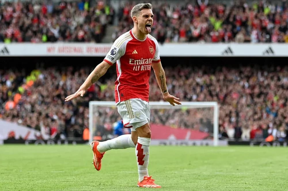 Jugador de Arsenal celebrando un gol en el estadio