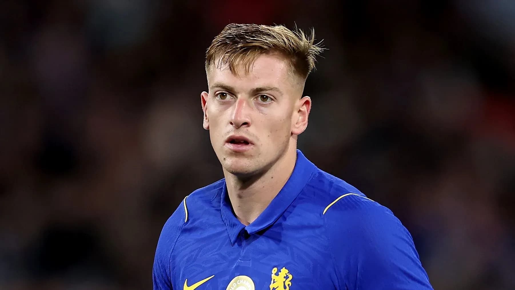 Jugador de Chelsea en la cancha durante el partido