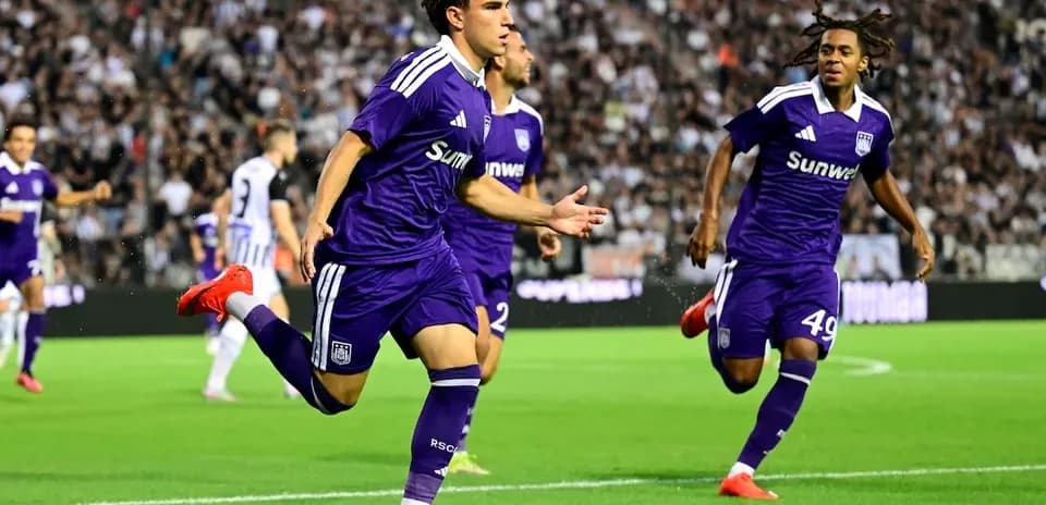 Jugadores de Anderlecht celebrando un gol