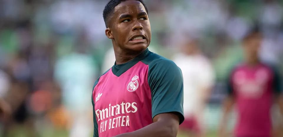 Jugador de Real Madrid en calentamiento antes del partido