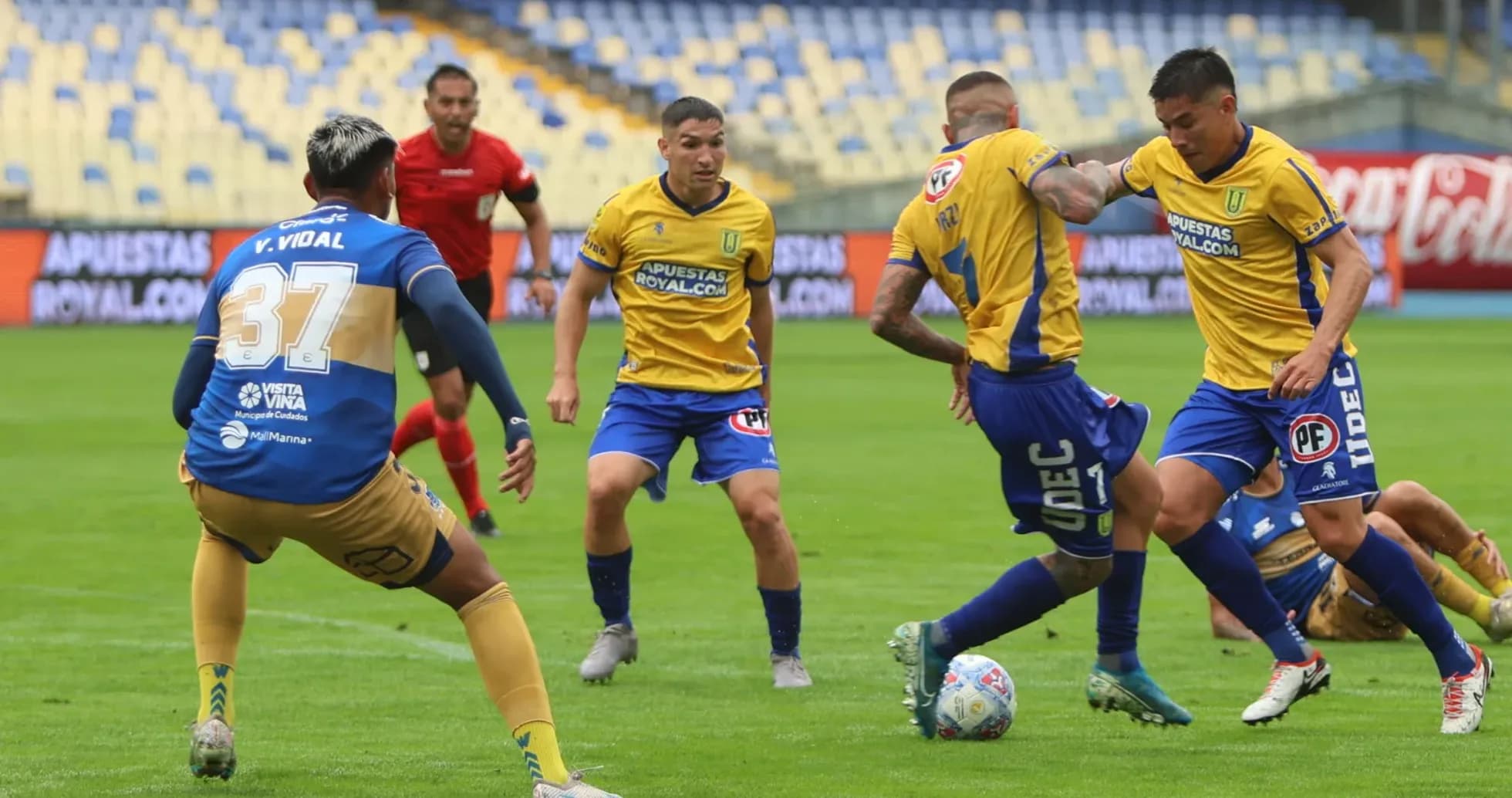 Jugadores de Universidad de Concepción en acción
